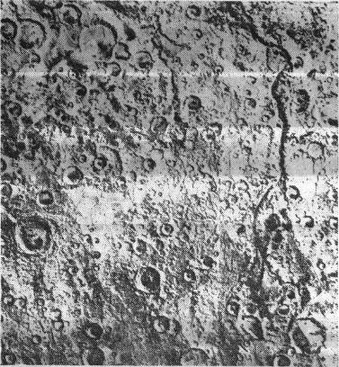 сильно кратерированнаи поверхность южного полушария марса в районе долины маадим. фотомозаика снимков 