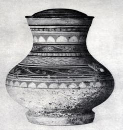 керамический сосуд типа ху. период хань. 3 в. до н. э. -- 3 в. н. э. пекин. исторический музей